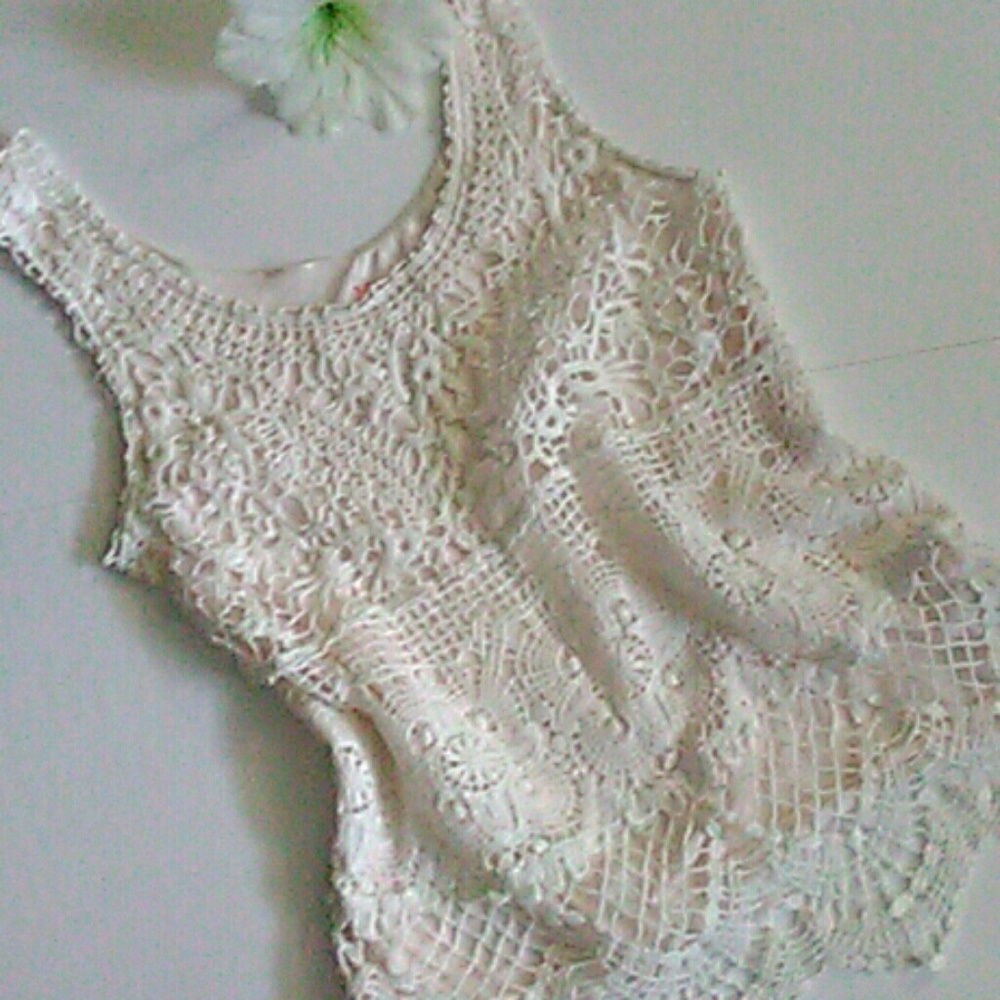 Crochet laced tank cream / nude size small - Picture 1 of 5